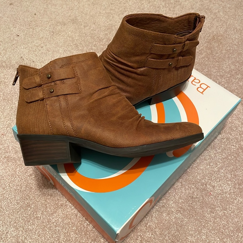 Baretraps brown bootie shoes